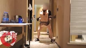 推特网黄巨乳人妻露脸熟女【赤鳞狂舞】，开着门酒店门口爆肏内射大屁股贱货